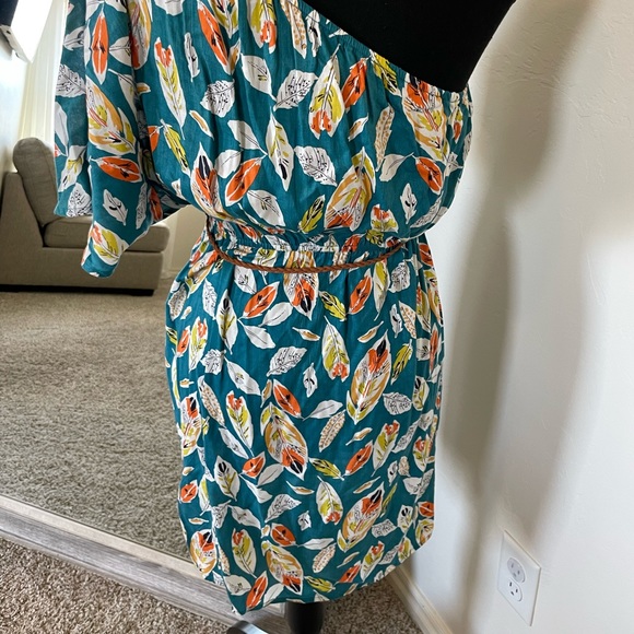 NWOT One sleeve dress with belt- size small - Picture 2 of 5